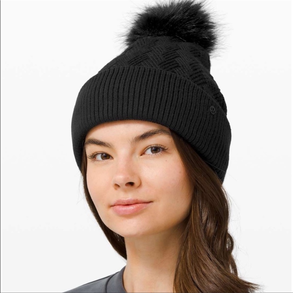 Lululemon Sherpa Weave Pom Beanie in Black